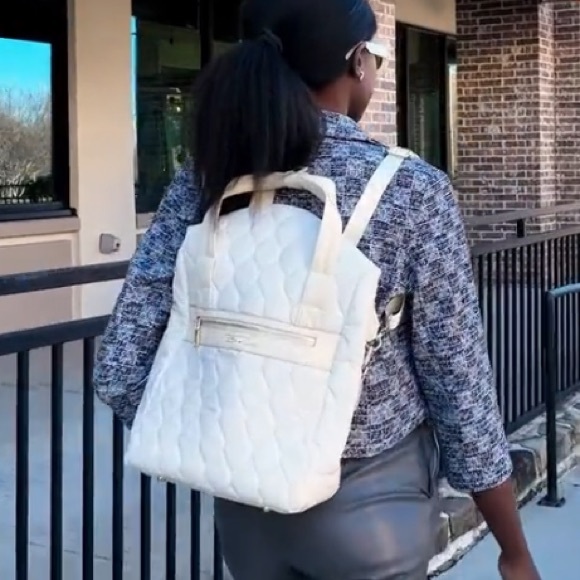 Off White  Bella Russo Backpack Shoulder Bag or Tote Bag Convertible 3 ways - Picture 4 of 7